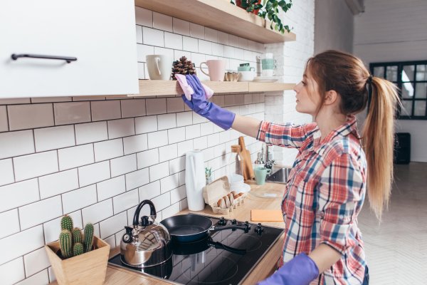 Уход за плиткой на кухне: средства для чистки, народные методы